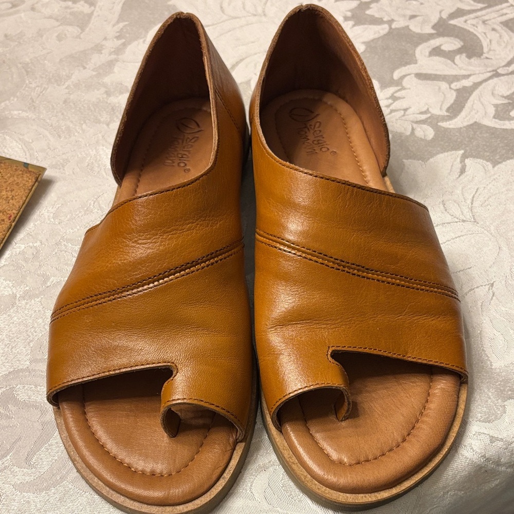 Sergio Tomani Women's Tan Leather Open-Toe Flats